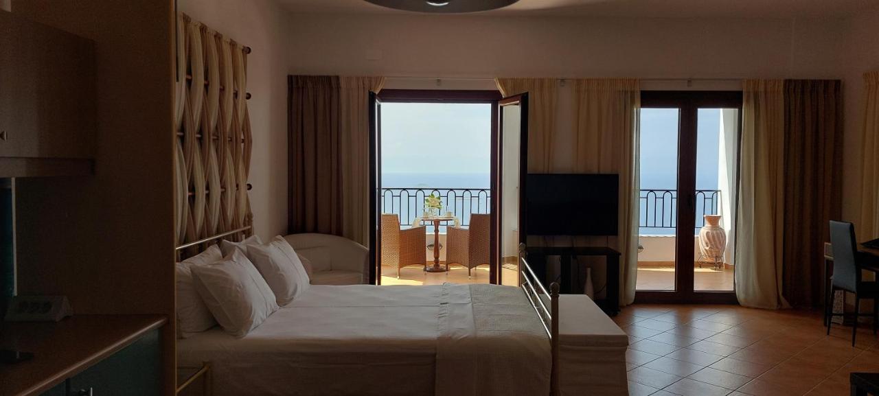 Horizon Studios With Sea View - Free Parking Glossa Exteriér fotografie